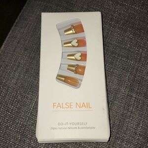 NWT 24 Pieces Glamorous False Nail